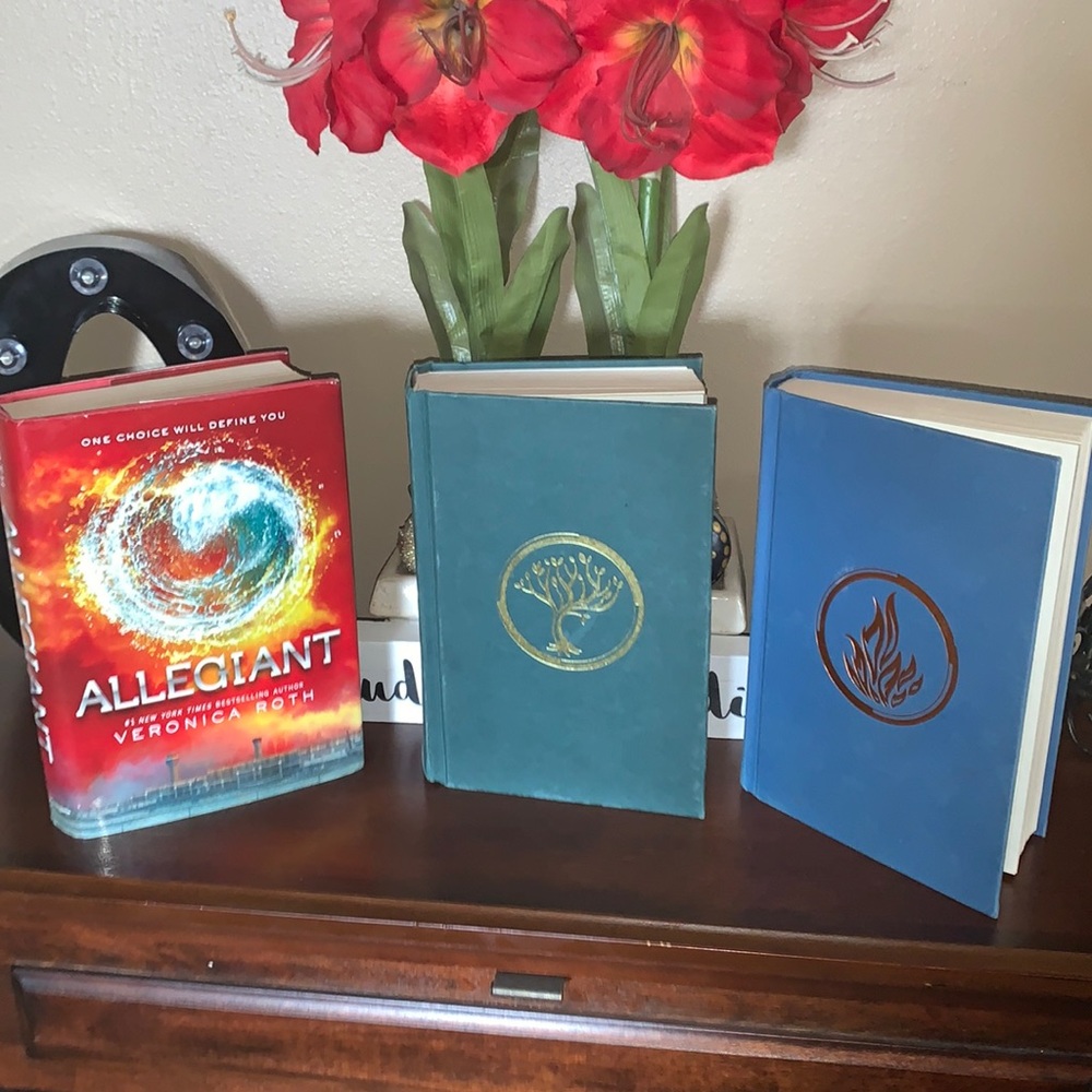3 Book Divergent Series by Veronica Roth - Divergent, Insurgent, Allegiant EUC